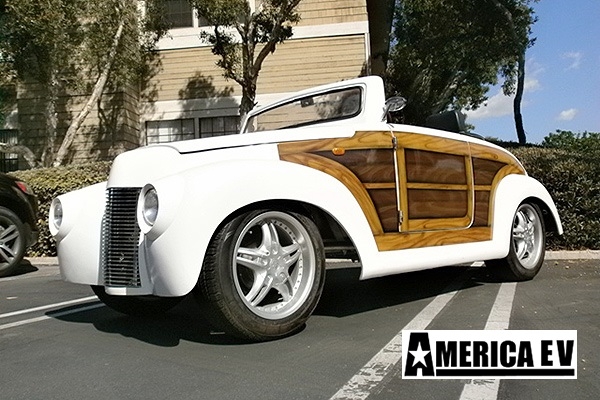 White Woody 39 Roadster 4 Passenger Golf Cart affordable golf cart rental, golf cart rent miami