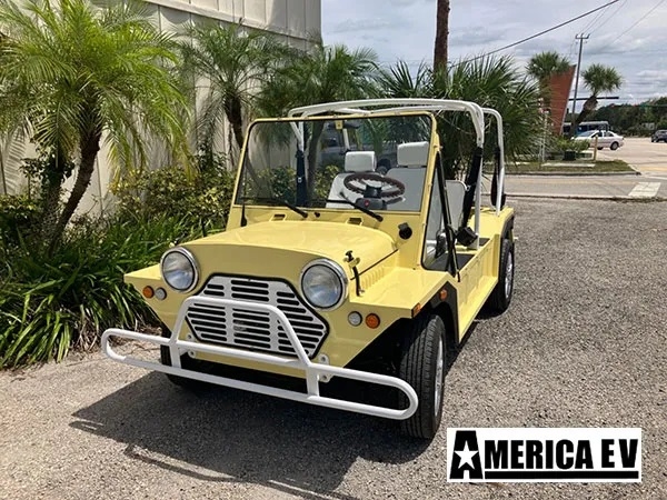 Yellow Mokee 4 Passenger Golf Cart affordable golf cart rental, golf cart rent miami